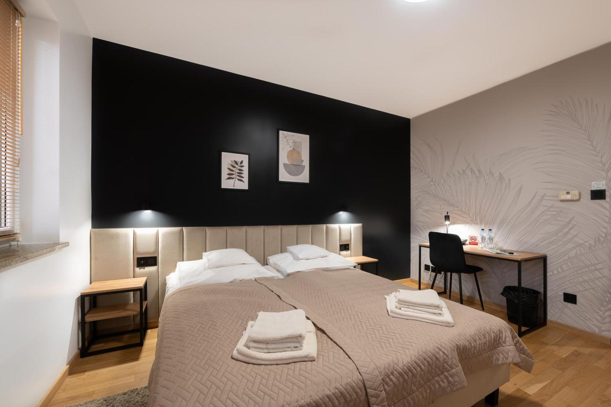 Hotel Reslinski 大波兰地区格罗济斯克 外观 照片
