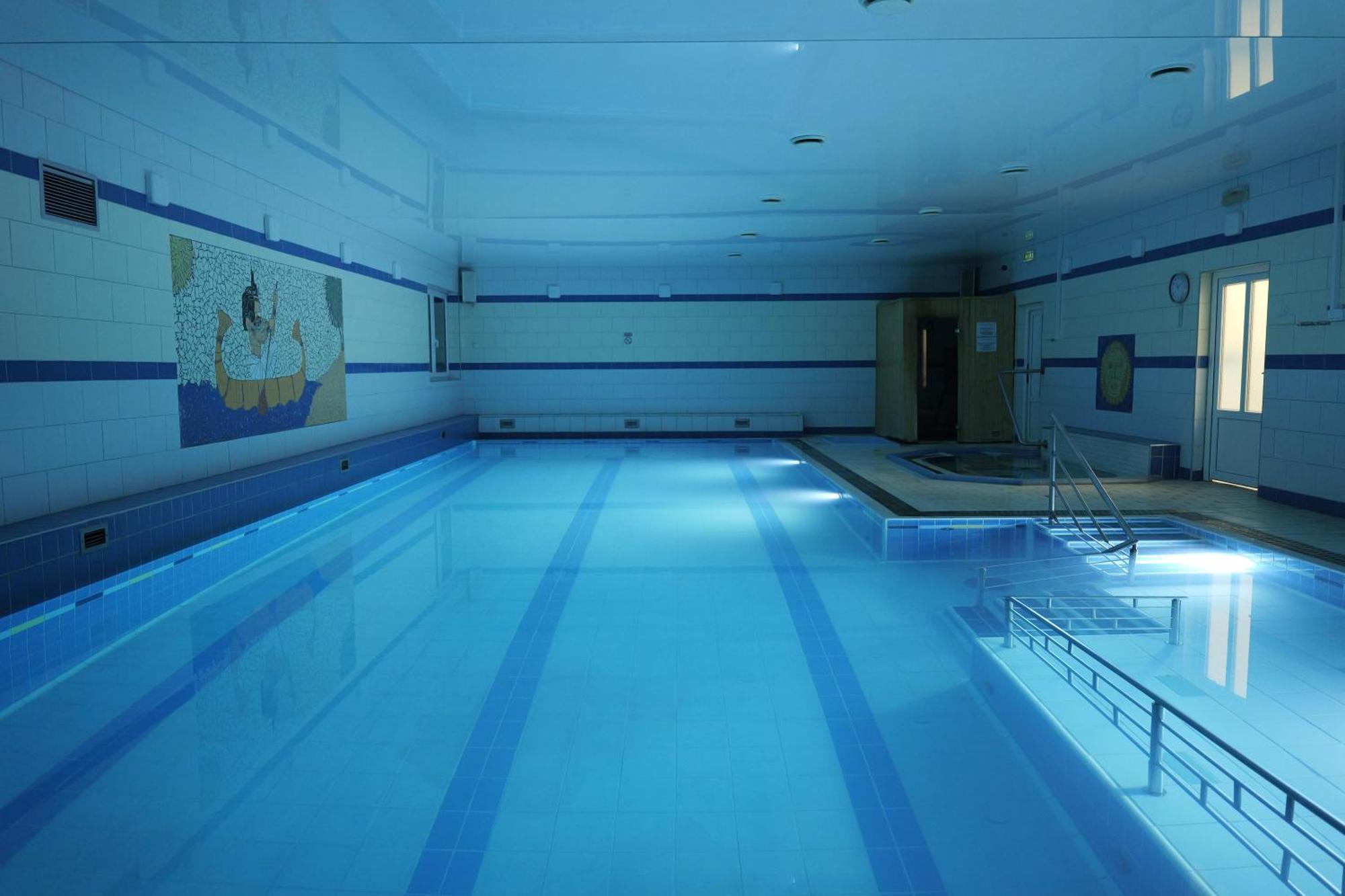 Hotel Reslinski 大波兰地区格罗济斯克 外观 照片